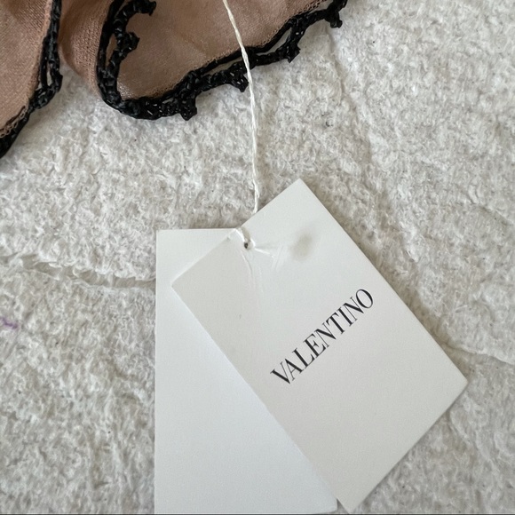 Valentino - Picture 2 of 6